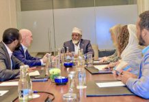 رئيس ولاية جوبالاند يلتقي وفدا رفيعا من المجتمع الدولي في نيروبي رئيس ولاية جوبالاند يلتقي وفدا رفيعا من المجتمع الدولي في نيروبي