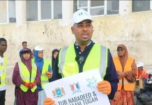 نائب محافظ إقليم بنادر للشؤون الاجتماعية يتفقد حملة تنظيف شاطئ ليدو نائب محافظ إقليم بنادر للشؤون الاجتماعية يتفقد حملة تنظيف شاطئ ليدو