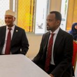 مع اقتراب موعد الاقتراع.. مسؤولون حكوميون يتسلمون بطاقاتهم الانتخابية مع اقتراب موعد الاقتراع.. مسؤولون حكوميون يتسلمون بطاقاتهم الانتخابية