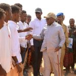 وزير البيئة يتفقد بعض المناطق المتأثرة من موجة الجفاف في غلمدغ وزير البيئة يتفقد بعض المناطق المتأثرة من موجة الجفاف في غلمدغ