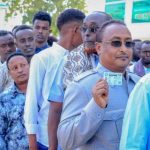 محافظ إقليم بنادر يدلي بصوته في انتخابات المجالس المحلية محافظ إقليم بنادر يدلي بصوته في انتخابات المجالس المحلية