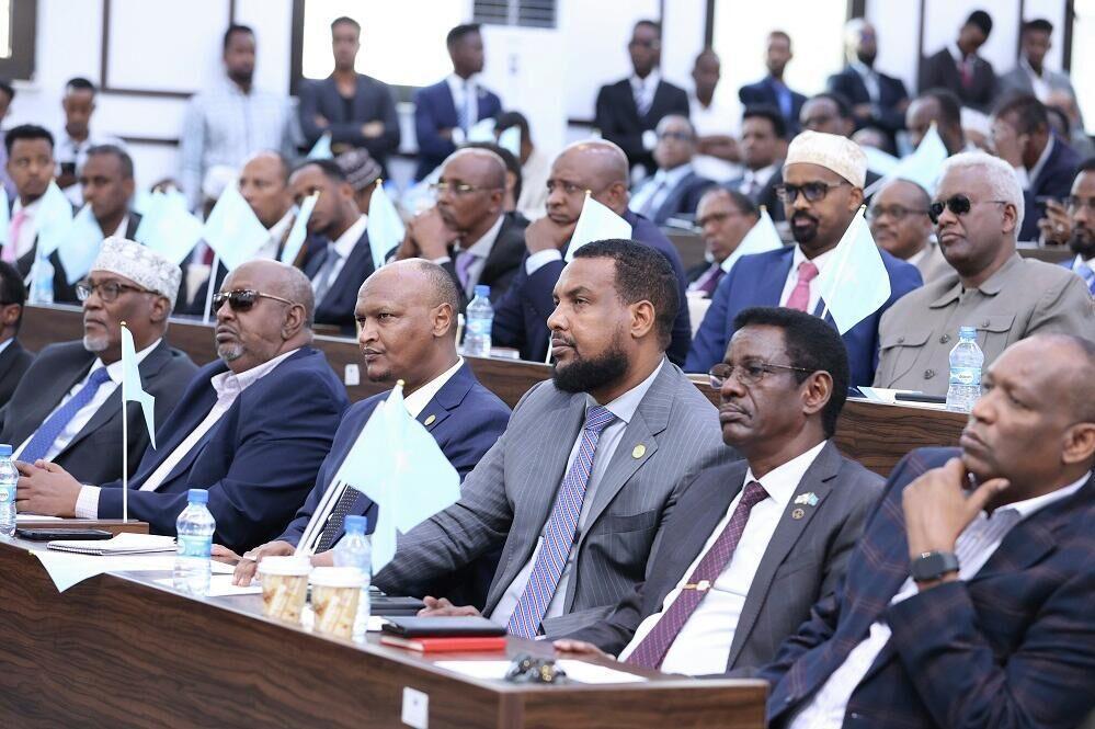 البرلمان الصومالي يعتمد بالإجماع قرارا يرفض اعتراف بـ البرلمان الصومالي يعتمد بالإجماع قرارا يرفض اعتراف بـ
