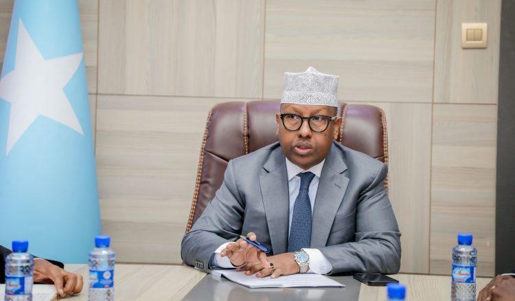 وزير الدفاع يؤكد توظيف جميع الآليات القانونية لحماية استقلال الصومال وزير الدفاع يؤكد توظيف جميع الآليات القانونية لحماية استقلال الصومال