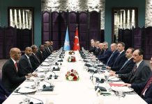 أردوغان ونظيره الصومالي يرأسان اجتماعا موسعا عقب لقاء ثنائي أردوغان ونظيره الصومالي يرأسان اجتماعا موسعا عقب لقاء ثنائي