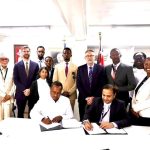 توقيع مذكرة تفاهم بين عمدة مقديشو والسفير البريطاني توقيع مذكرة تفاهم بين عمدة مقديشو والسفير البريطاني