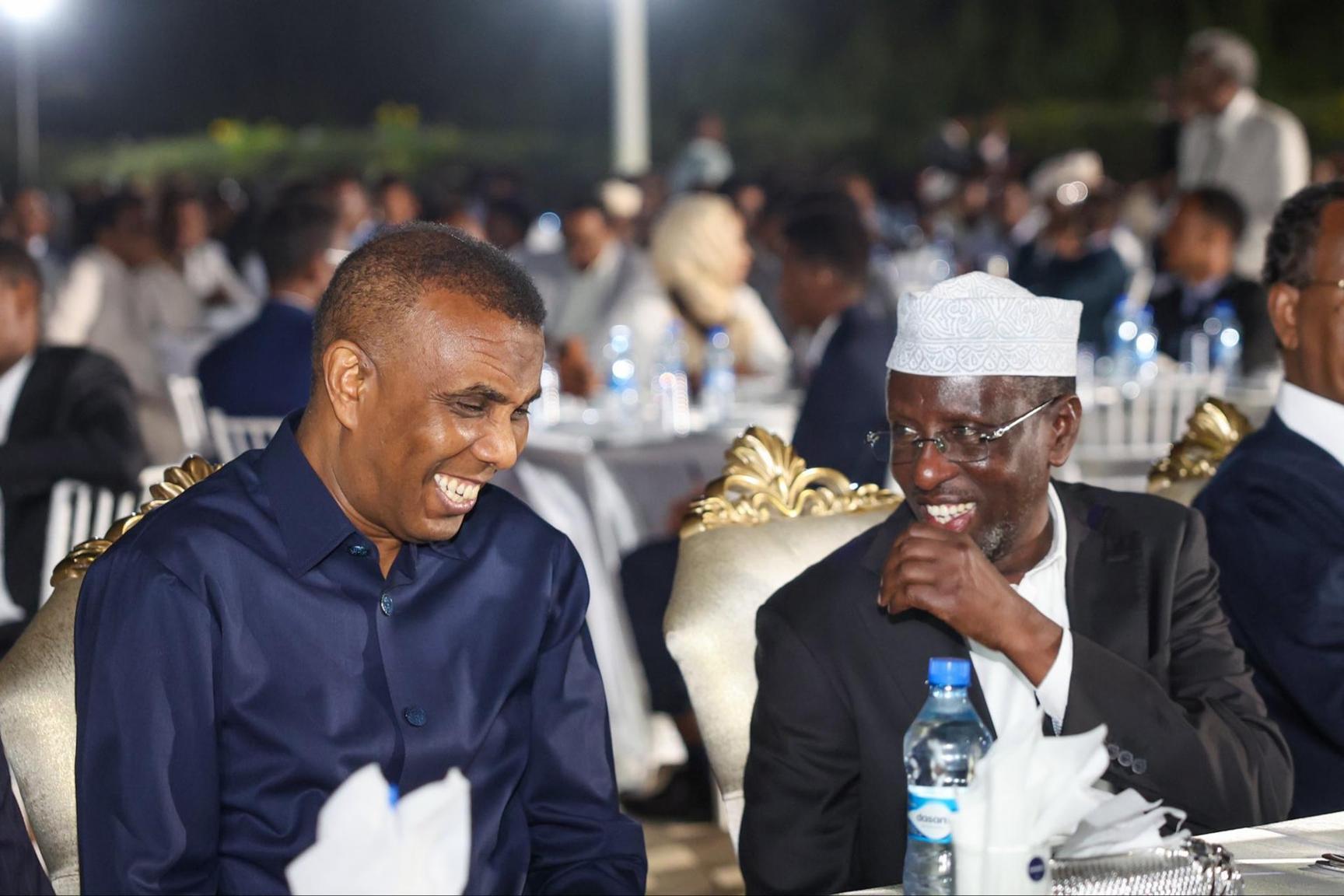 رئيس الوزراء يؤكد التزام الحكومة بتعزيز الوحدة الوطنية وبناء الدولة رئيس الوزراء يؤكد التزام الحكومة بتعزيز الوحدة الوطنية وبناء الدولة