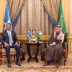 وزير الخارجية يبحث مع نظيره السعودي دعم السيادة وتعزيز العلاقات وزير الخارجية يبحث مع نظيره السعودي دعم السيادة وتعزيز العلاقات