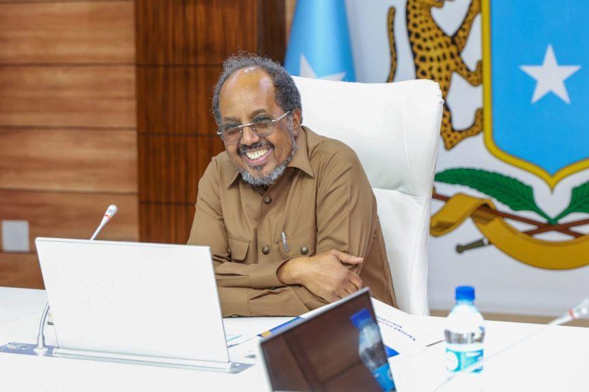 رئيس الجمهورية يترأس الاجتماع الطارئ لمجلس الوزراء رئيس الجمهورية يترأس الاجتماع الطارئ لمجلس الوزراء