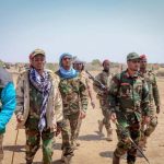 قائد القوات البرية يتفقد بعض المناطق المحررة بمحافظة شبيلى السفلى قائد القوات البرية يتفقد بعض المناطق المحررة بمحافظة شبيلى السفلى