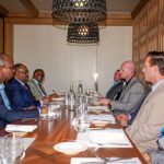 رئيس بونتلاند يجتمع مع قادة أمريكيين وبريطانيين لبحث الحملة على داعش رئيس بونتلاند يجتمع مع قادة أمريكيين وبريطانيين لبحث الحملة على داعش