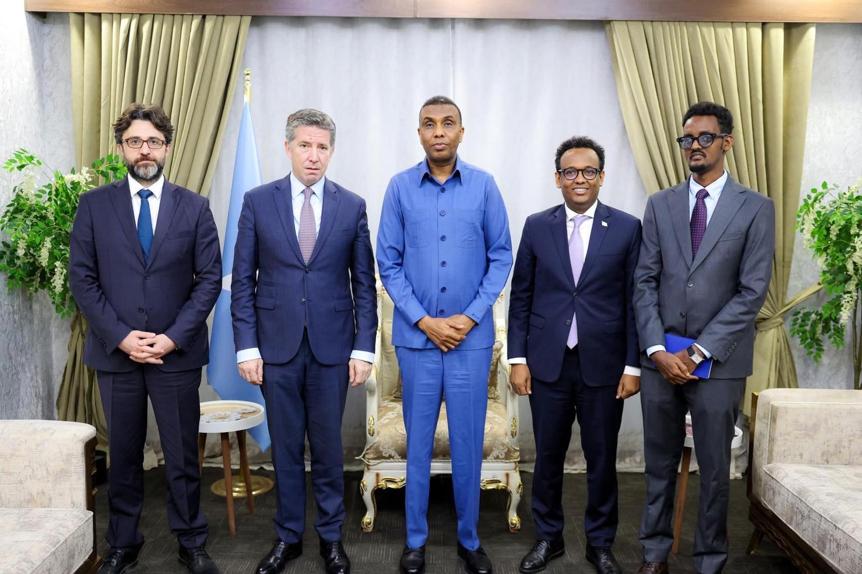 رئيس الوزراء يستقبل وفدًا رفيع المستوى من الحكومة التركية رئيس الوزراء يستقبل وفدًا رفيع المستوى من الحكومة التركية