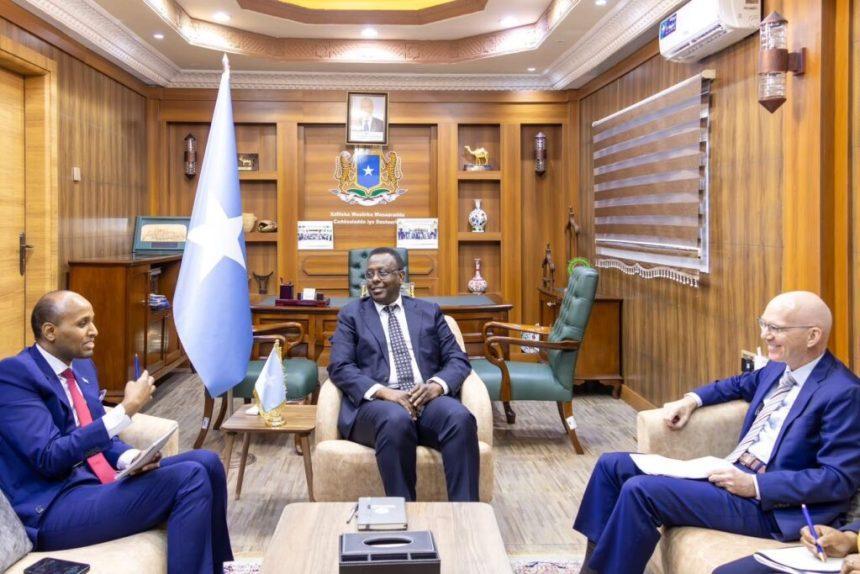 وزير العدل يبحث تعزيز التعاون مع ممثل الأمين العام للأمم المتحدة وزير العدل يبحث تعزيز التعاون مع ممثل الأمين العام للأمم المتحدة