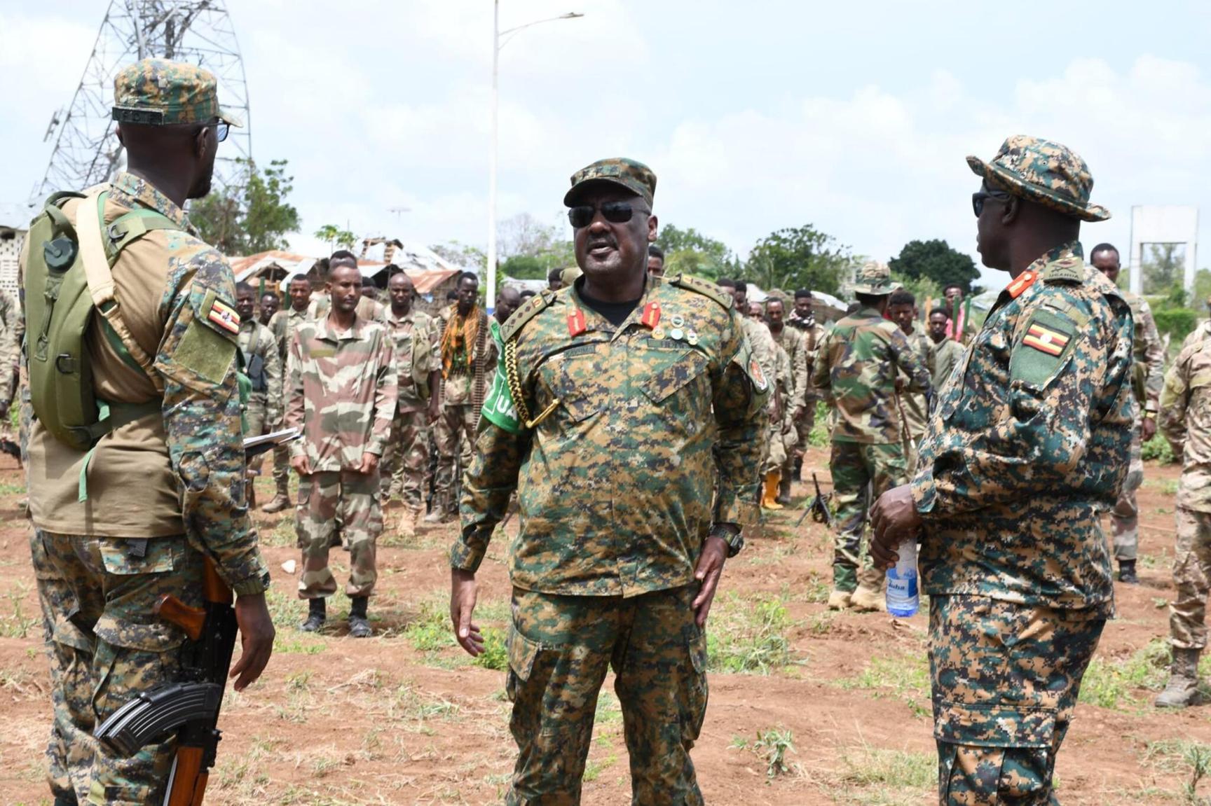 أوغندا تعلن سحب قواتها من الصومال بعد 19 عاما أوغندا تعلن سحب قواتها من الصومال بعد 19 عاما