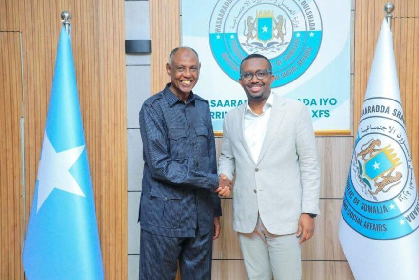 وزير العمل يعقد اجتماعا مع القيادة العليا لاتحاد نقابات العمال وزير العمل يعقد اجتماعا مع القيادة العليا لاتحاد نقابات العمال