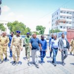 رئيس إدارة إقليم بنادر يتفقد طريق “شيركولي أوفيشيالي” في هودن رئيس إدارة إقليم بنادر يتفقد طريق "شيركولي أوفيشيالي" في هودن