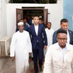 رئيس الوزراء يزور الرئيس السابق شيخ أحمد قبيل انطلاق الحوار السياسي رئيس الوزراء يزور الرئيس السابق شيخ أحمد قبيل انطلاق الحوار السياسي