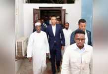 رئيس الوزراء يزور الرئيس السابق شيخ أحمد قبيل انطلاق الحوار السياسي رئيس الوزراء يزور الرئيس السابق شيخ أحمد قبيل انطلاق الحوار السياسي