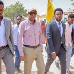 القائم بأعمال رئيس إقليم بنادر يضع حجر الأساس لخمسة طرق حديثة القائم بأعمال رئيس إقليم بنادر يضع حجر الأساس لخمسة طرق حديثة