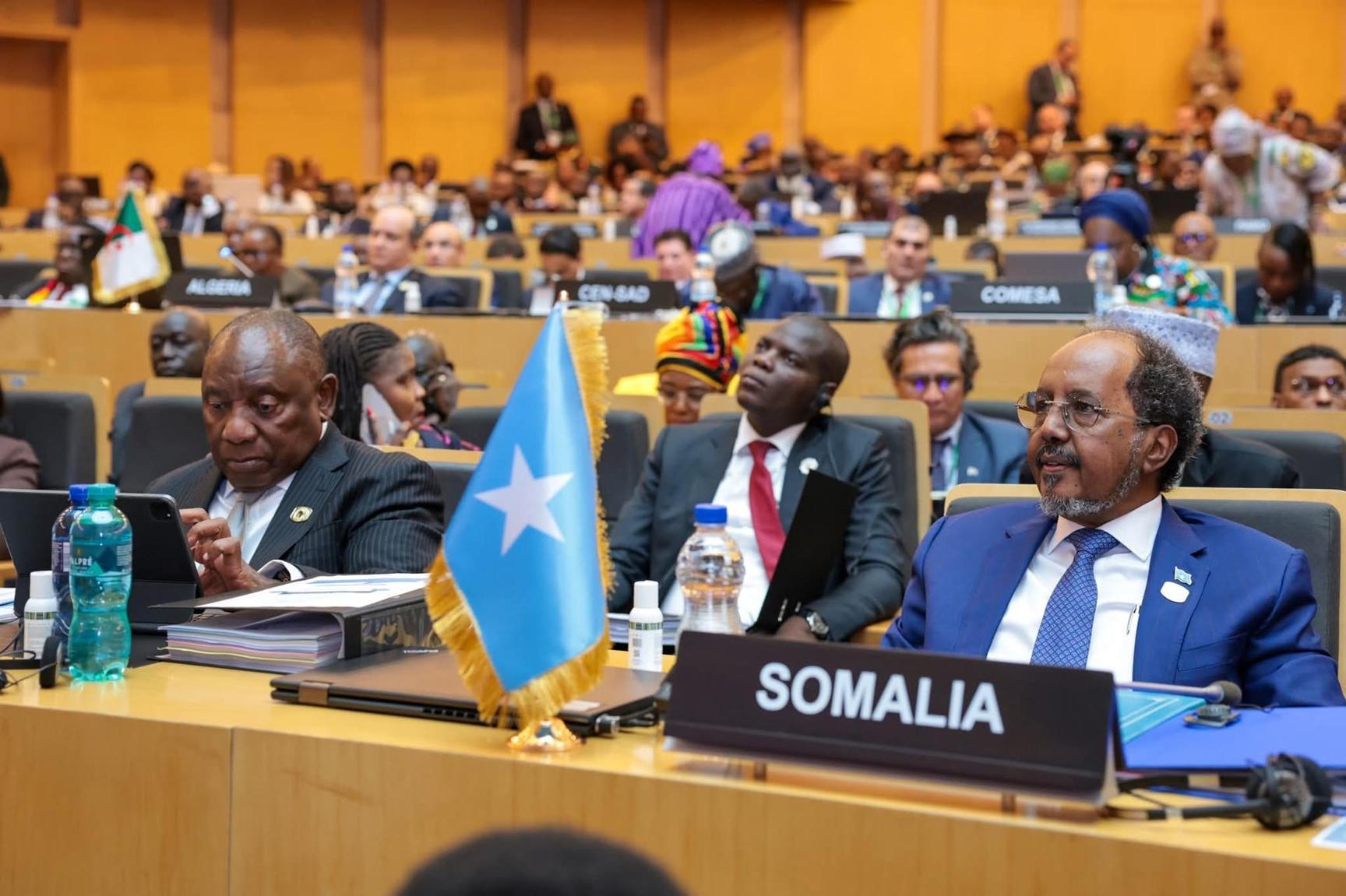 الرئيس الصومالي يؤكد تمسك بلاده بالسيادة وتعزيز المسار الديمقراطي الرئيس الصومالي يؤكد تمسك بلاده بالسيادة وتعزيز المسار الديمقراطي