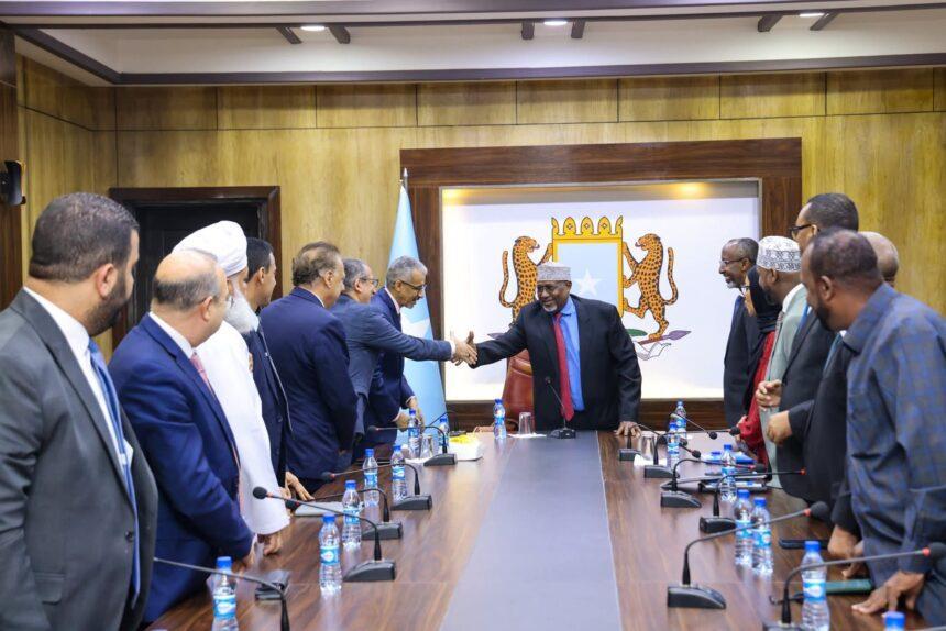 القائم بأعمال رئيس الجمهورية يستقبل وفد من جامعة الدول العربية القائم بأعمال رئيس الجمهورية يستقبل وفد من جامعة الدول العربية