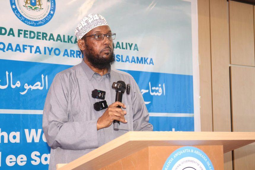 وزير الأوقاف يدشن حملة توعية حجاج الصومال وزير الأوقاف يدشن حملة توعية حجاج الصومال