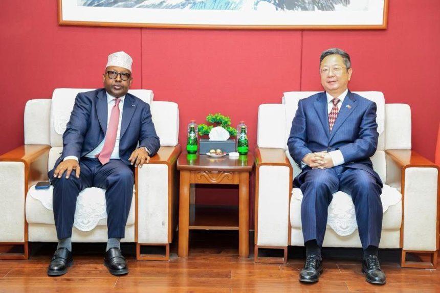 وزير الدفاع يلتقي بسفير جمهورية الصين الشعبية وزير الدفاع يلتقي بسفير جمهورية الصين الشعبية