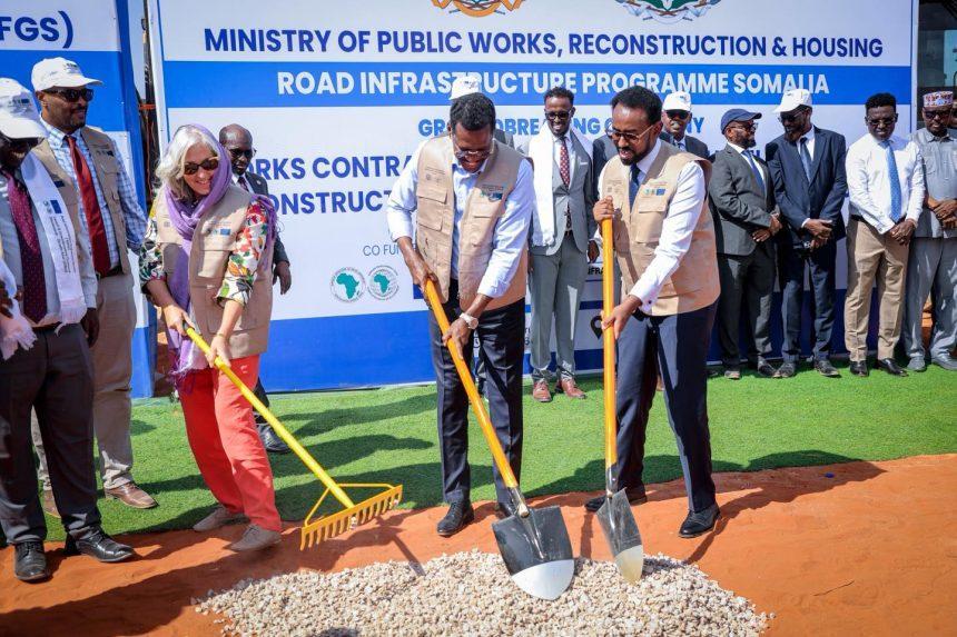 انطلاق مشروع طريق معبّد بطول 60 كيلومترًا يربط مدن في غلمدغ انطلاق مشروع طريق معبّد بطول 60 كيلومترًا يربط مدن في غلمدغ