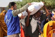 “الديانة التركي” يوزع مساعدات على 8 آلاف أسرة في الصومال "الديانة التركي" يوزع مساعدات على 8 آلاف أسرة في الصومال