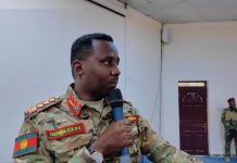 قائد الجيش يودّع وحدة عسكرية متجهة لتلقي تدريب خارجي قائد الجيش يودّع وحدة عسكرية متجهة لتلقي تدريب خارجي