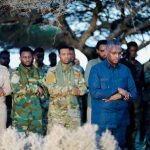 القائد العام لجهاز المخابرات يشيد بدور القوات في منطقة طناني القائد العام لجهاز المخابرات يشيد بدور القوات في منطقة طناني