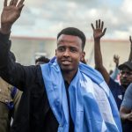 استقبال الأبطال للحكم الصومالي بعد حرمانه من مونديال 2026 استقبال الأبطال للحكم الصومالي بعد حرمانه من مونديال 2026