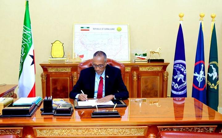 رئيس أرض الصومال يعين لجنة تسجيل الأحزاب السياسية