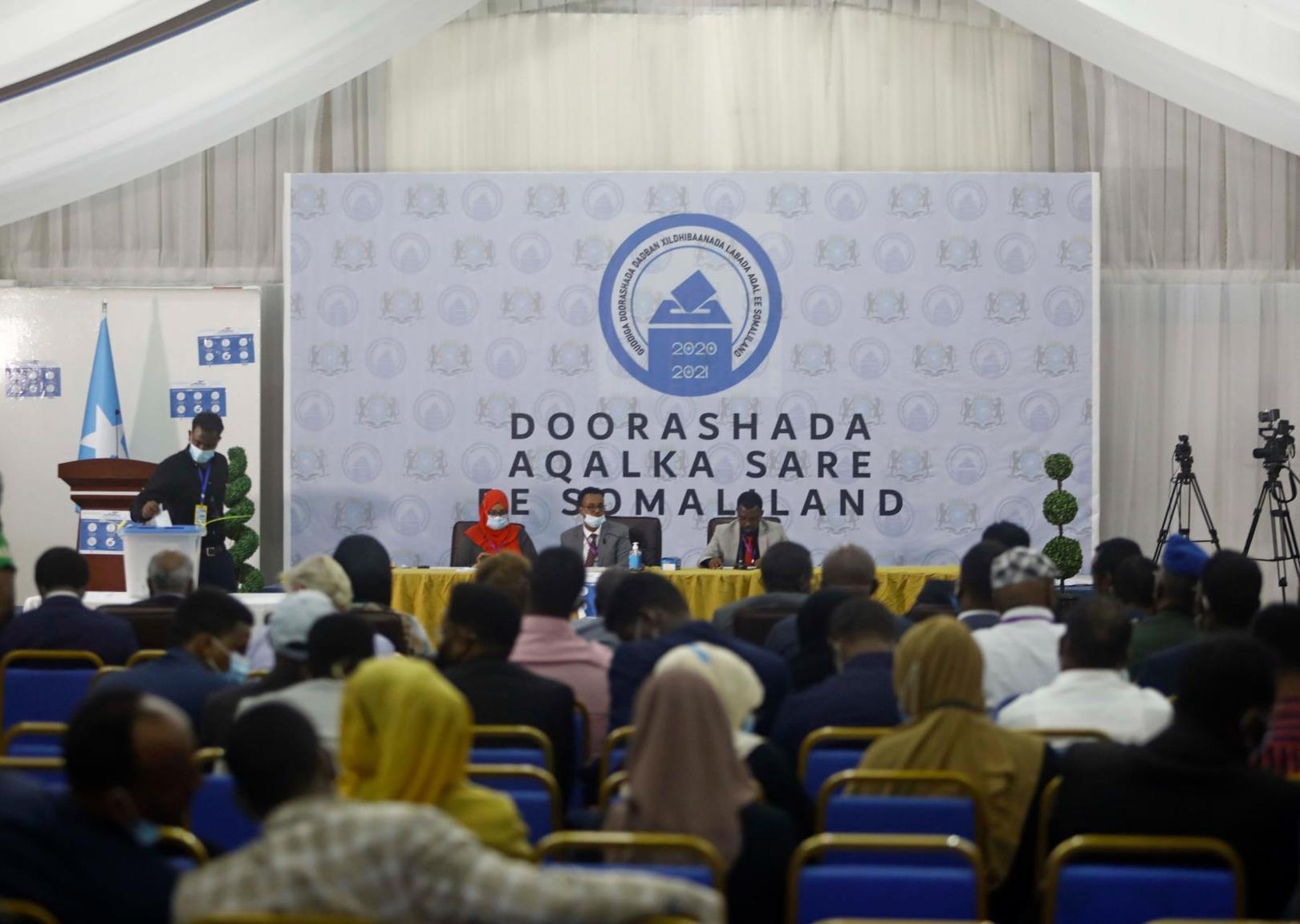 الصومال ينتقل إلى الاقتراع العام المباشر اعتباراً من 2024