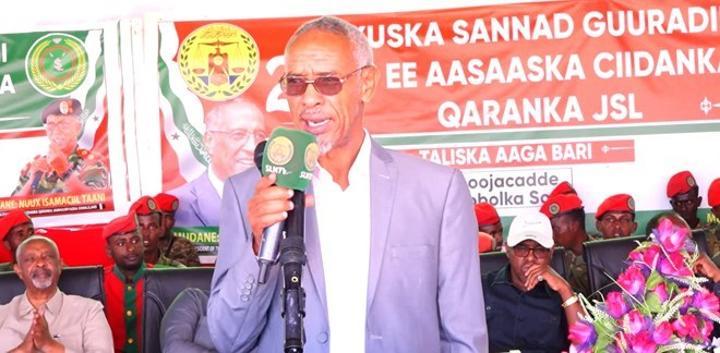 انشقاق النائب الثالث لرئيس حزب الحاكم في أرض الصومال وانضمامه لإدارة خاتمة