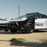 أسطول سيارات شرطة معدلة من طراز “سايبر تراك” أسطول سيارات شرطة معدلة من طراز "سايبر تراك"