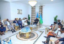 مسؤولون فيدراليون كبار يلتقون رئيس ولاية شمال الشرق في لاسعانود مسؤولون فيدراليون كبار يلتقون رئيس ولاية شمال الشرق في لاسعانود