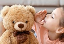 لعب الأطفال بالذكاء الاصطناعي بين الفوائد والمخاطر لعب الأطفال بالذكاء الاصطناعي بين الفوائد والمخاطر