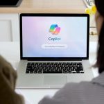 مايكروسوفت تطلق خدمة “كوبايلوت كوورك” بميزة “النقد الذاتي” مايكروسوفت تطلق خدمة "كوبايلوت كوورك" بميزة "النقد الذاتي"