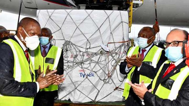 Health department dismisses claims of ’tussle’ between Ramaphosa, Mkhize over vaccines Health department dismisses claims of ’tussle’ between Ramaphosa, Mkhize over vaccines