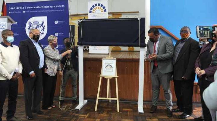 Freedom Square in Bonteheuwel gets heritage plaque Freedom Square in Bonteheuwel gets heritage plaque