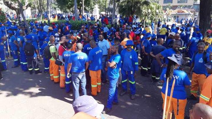 Samwu threatens to strike over salary issues Samwu threatens to strike over salary issues