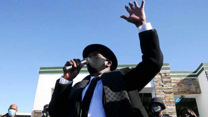 Bheki Cele issues stern warning to those planning to defy Covid-19 lockdown regulations Bheki Cele issues stern warning to those planning to defy Covid-19 lockdown regulations