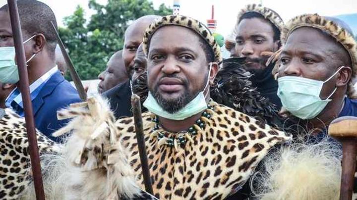 Prince Thokozani Zulu accuses Mangosuthu Buthelezi of ’remotely controlling King Misuzulu and previous kings’ Prince Thokozani Zulu accuses Mangosuthu Buthelezi of ’remotely controlling King Misuzulu and previous kings’