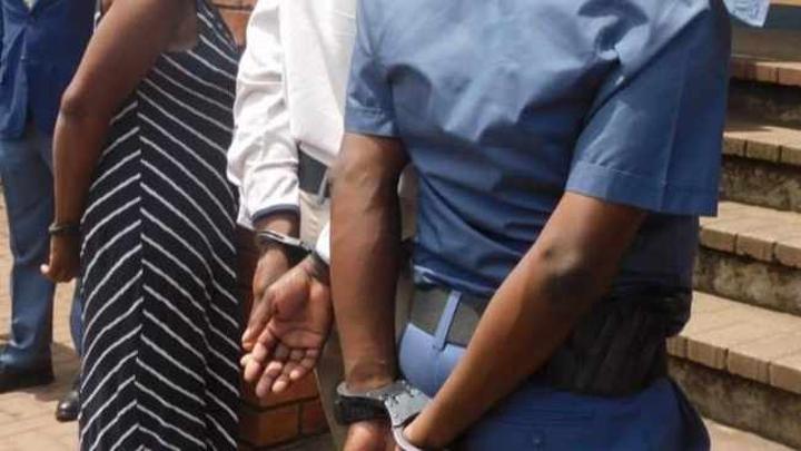 Policeman, Home Affairs officials among eight rounded up in border crossing crime sting Policeman, Home Affairs officials among eight rounded up in border crossing crime sting