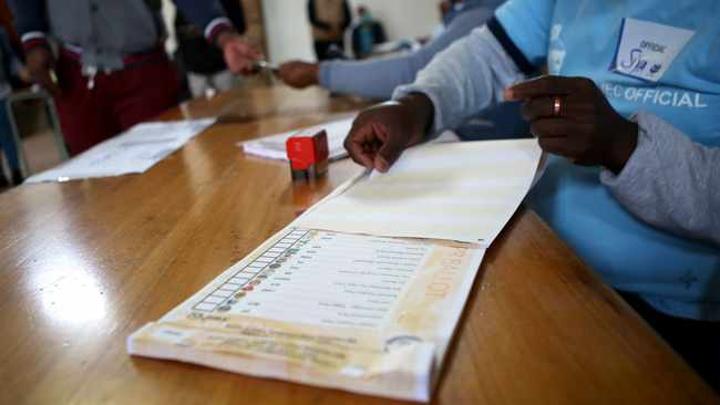 Political parties have until November 23 to set up municipal councils Political parties have until November 23 to set up municipal councils