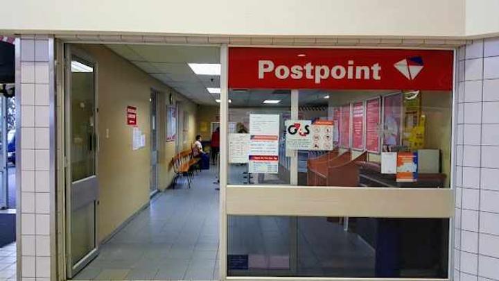 Sleeping in cars overnight: This is Durban’s licensing chaos following closure of several key Post Offices Sleeping in cars overnight: This is Durban’s licensing chaos following closure of several key Post Offices
