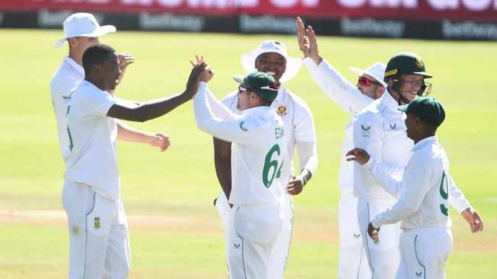 Proteas lose Dean Elgar early after ripping through Indian batting line-up Proteas lose Dean Elgar early after ripping through Indian batting line-up