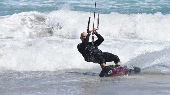 Cape Town man covers 70kms in 3 hours while kitesurfing across False Bay Cape Town man covers 70kms in 3 hours while kitesurfing across False Bay