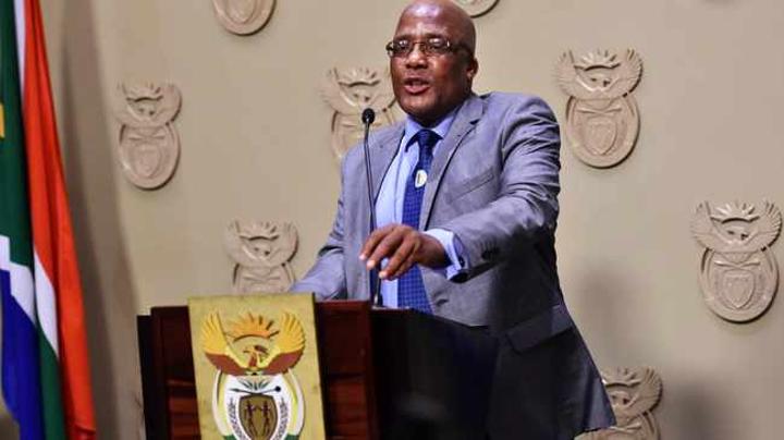 Aaron Motsoaledi says almost 4 million foreigners live in SA Aaron Motsoaledi says almost 4 million foreigners live in SA
