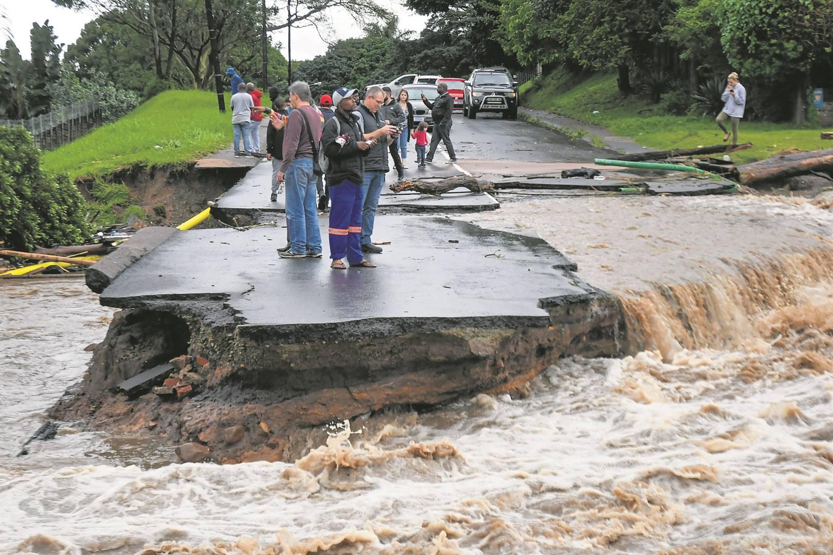 logistics-nightmare-as-stranded-trucks-looted-roads-damaged-amid-kzn